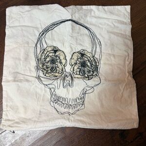 Emily & Meritt Pottery Barn Teen Skull Pillow Cover
